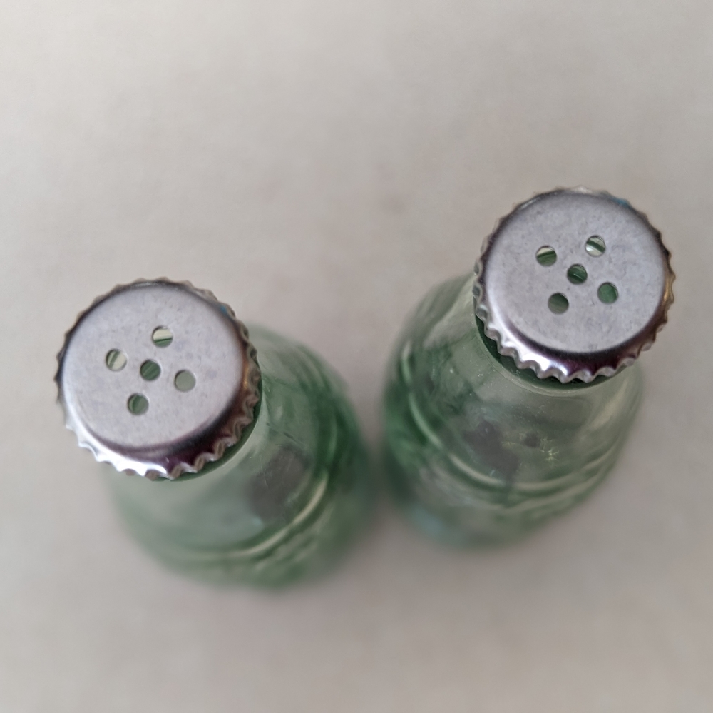 Coca-Cola glass salt & pepper shakers - Picture 2 of 7